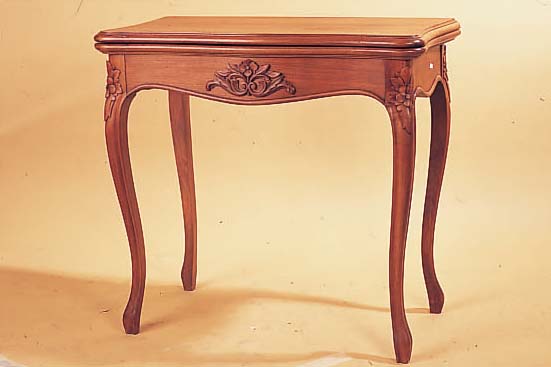 SPIELTISCH, DEUTSCH, UM 1870/80, NUßBAUM MASSIV UND FURNIERT, SCHöNE BLUMEN- SCHNITZEREI, FILZPLATTE MIT ALTERSSCHäDEN, ...