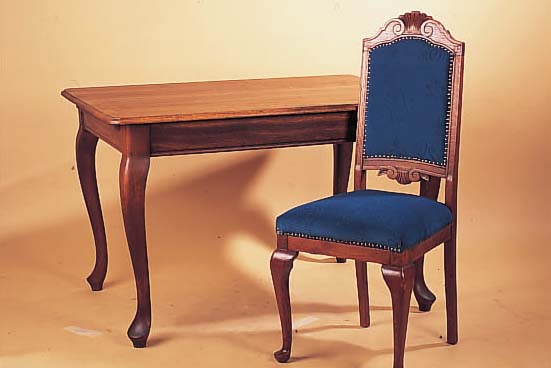TISCH UND VIER STüHLE, DEUTSCH, 20/30ER JAHRE, EICHE MASSIV UND FURNIERT, ALTERS- UND GEBRAUCHSSCHäDEN, OHNE EINLEGEBODEN, L. ...