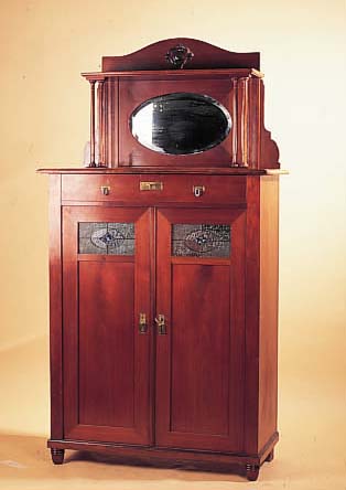 VERTIKO, DEUTSCH, UM 1910, JUGENDSTIL, NUßBAUMFURNIER, MIT BLEIGLASSCHEIBEN, SPIEGEL,FACETTIERT, FOLIE KORRODIERT, ALTERSSPUREN, DEKORATIV, ...