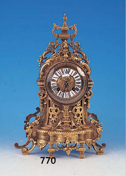 PENDULE FRANKREICH UM 1890/1900, VERZIERTER MESSINGGUß, HISTORISMUS, GLASDECKELVORNE, MESSINGDECKEL HINTEN, MESSINGGUßZIFFER-BLATT MIT ...