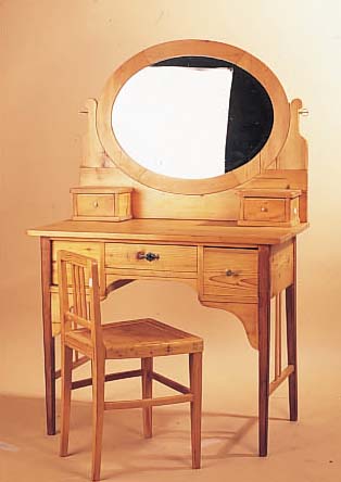 FRISIERTISCH UND STUHL, SüDDEUTSCH, UM 1910, WEICHHOLZ, MIT SPIEGELAUFSATZ, TEILREST., L. ALTERSSCHäDEN, 184 X 124 X 56 CM