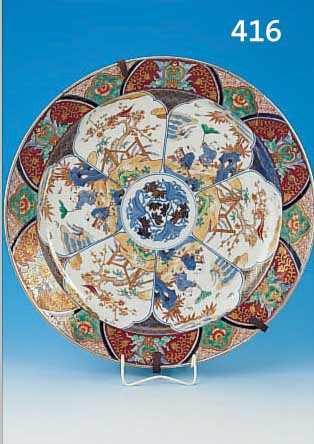 GROßER TELLER, ARITA, JAPAN, UM 1900, PORZELLAN, REICH BEMALT, REST. BZW. GEKLEBTER AUSBRUCH, SCHöNE BEMALUNG, D. 46 CM