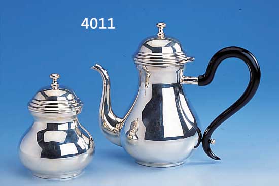 KAFFEEKANNE UND ZUCKERDOSE, 925ER SILBER, GLATTE ZEITLOSE FORM, KANNE: DECKEL MIT SCHARNIER, GRIFF HOLZ, H CA. 21 CM, DOSE: H CA. 15 CM, ...