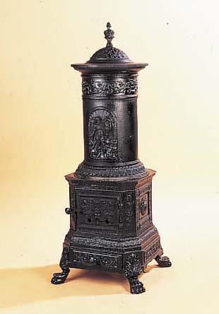 OFEN, WOHL TSCHECHEI, 19. JAHRHUNDERT, GUßEISEN, ALTERSSCHäDEN, BEHEIZBARKEIT NICHT GEPRüFT, H. 122/85 CM