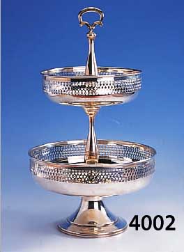 2-STöCKIGE ETAGERE, 925ER SILBER, DURCHBRUCHARBEIT, BODENPLATTE, H CA. 47 CM, MIN. VERBEULT, CA. 1524 G