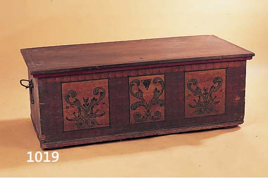 TRUHE, SüDDEUTSCH, UM 1830/40, WEICHHOLZ BEMALT, 50 X 130 X 62 CM, SPUREN VON ALTEM WURMBEFALL, ALTERSBEDINGT BESCHäDIGT