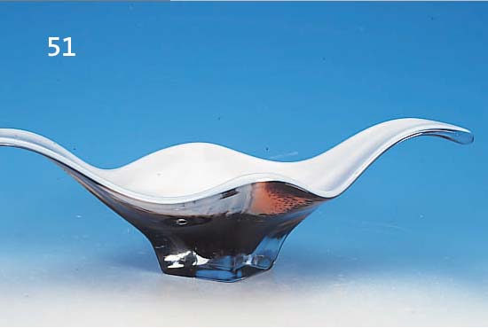 GROßE SCHALE, MURANO, 70ER JAHRE, GLAS MIT BUNTEN EINSCHMELZUNGEN, L. 70 CM, WEIßER INNENüBERFANG