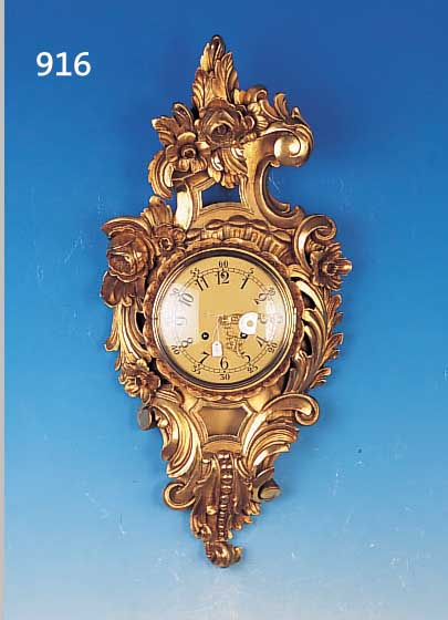 GROßE KARTELLUHR, SCHWEDEN, UM 1960, GESCHNITZTES UND VERGOLDES HOLZGEHäUSE, SCHWUNGBEREICH DES PENDELS SICHTBAR, GLASDEK- KEL, ...