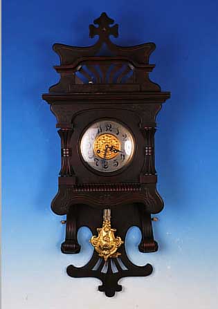 WANDUHR, JUNGHANS, UM 1910/15, SOG. FREI- SCHWINGER, VERZIERTES UND GESCHNITZTES HOLZ- GEHäUSE Z. T. FURNIERT, ORIGINALAUFSATZ, JUGENDSTIL, ...