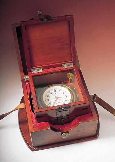 KIROWA MARINECHRONOMETER, FERTIGUNGS-NR. 13738, SOWJETUION UM 1984, DOPPELTER EDELHOLZ-KASTEN, INNENKASTEN 3-TEIL., VERGL., MESSING- MONTUREN, ...