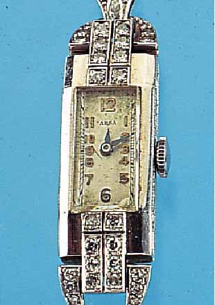 ARSA DAMENARMBANDUHR ART DECO, SCHWEIZ UM 1935, PLATIN, AUFWEND. GEH., LüNETTE ZU DEN BANDANST. U. SCHARNIERBANDANST. M. 32 ALTSCHL.DIAMANTEN ...