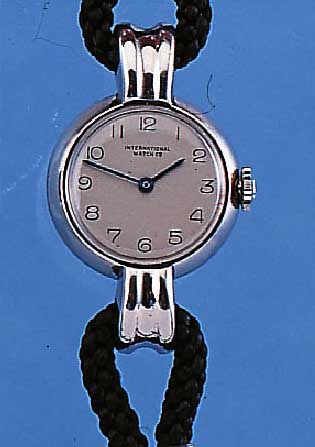 IWC DAMENARMBANDUHR, REF.-NR. 1156341, SCHWEIZ UM 1945, EDELST., UNGETR. LAGERW., ORIG.-KORDELB. M. VERCHR. KLAPPSCHL., VERS. BLATT, GEBL. ...