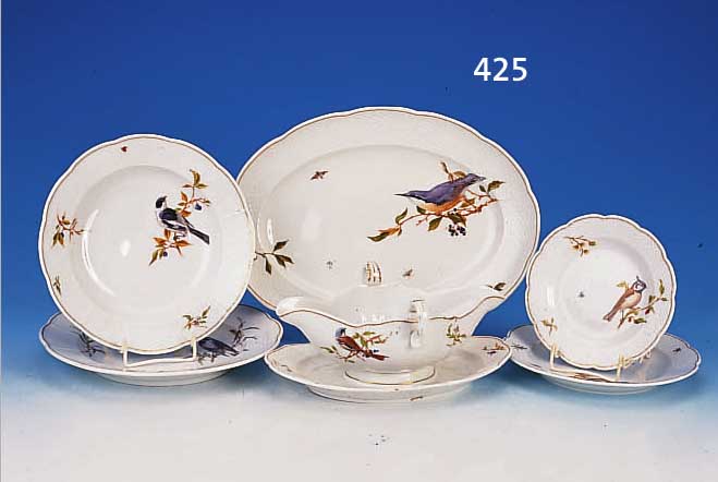 TAFELSERVICE, MEISSEN, 40ER JAHRE, PORZELLAN, RELIEFIERTER RAND, BUNT BEMALT MIT VOGELDEKOR, BESTEHEND AUS 6 TELLERN, D. CA. 16,5 CM;, 6 ...