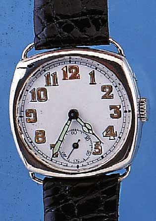 HERRENARMBANDUHR, REF.-NR. 12700, SCHWEIZ UM 1920, 935ER SILBER, CARREE-CAMBRE-FORM, BODEN U. GLASR. GEDR., EMAILBL. ORIG., LEUCHT-FARBE HIER ...