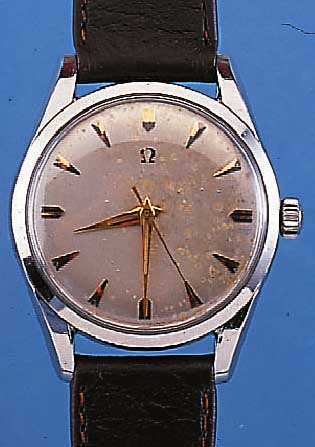 OMEGA HERRENARMBANDUHR, REF.-NR. 2938-1,SC, SCHWEIZ UM 1957, EDELST., BODEN GEDR., BEI FERTIGST. WASSERGESCH., VERS. BLATT FL., AUF- GES. ...