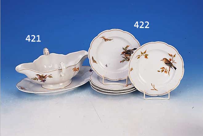 FüNF KLEINE TELLER, MEISSEN, 40ER JAHRE, PORZELLAN, BUNT BEMALT MIT VOGELDEKOR, RE- LIEFIERTER RAND, D. JE CA. 16,5 CM, EINER BESTOßEN