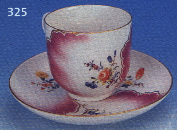 TASSE MIT UNTERTASSE, MEISSEN, UM 1795, POR-ZELLAN, BUNTE STREUBLUMENMALEREI, AM HENKEL MIT AUFGESETZTEN BLüTENAPPLIKATIONEN, GOLD- RAND, H. ...