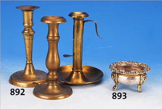 ZUCKERSCHäLCHEN AUF DREI LöWENFüßEN, SANKT PETERSBURG, UM 1890, 84ER SILBER=875 SILBER,MIT LöWENKOPFAPPLIKATIONEN, RAND FLORAL VER- ZIERT, ...