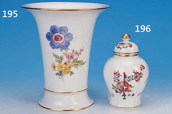 BLUMENVASE, MEISSEN, 2. WAHL, 60ER JAHRE, PORZELLAN, BLUME III, H. 19.5 CM, GOLDRäNDER