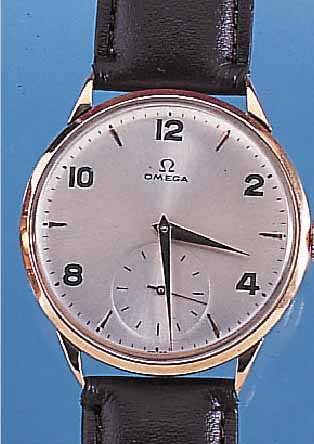 OMEGA HERRENARMBANDUHR, SCHWEIZ UM 1952, NEUTR. RG 750/000-GEH. (SüDAMERIKA), BODEN U. GLASR. GEDR., BLATT REST., WERK ROT VERG., 15 ST., ...