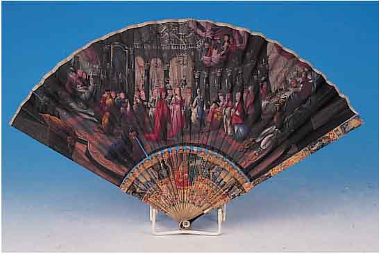 FäCHER, ITALIEN, UM 1810-20, ELFENBEINGE- STäNGE MIT PAPIERBESPANNUNG, REICH BUNT BEMALT MIT VIELFIGURIGER HöFISCHER SZENE, PAPIER ...