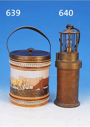 BONBONNIERE, VILLEROY & BOCH METTLACH, UM 1895, FEINSTEINGUT, GERITZT UND BUNT BEMALT, METALLDECKEL, H. CA. 17 CM