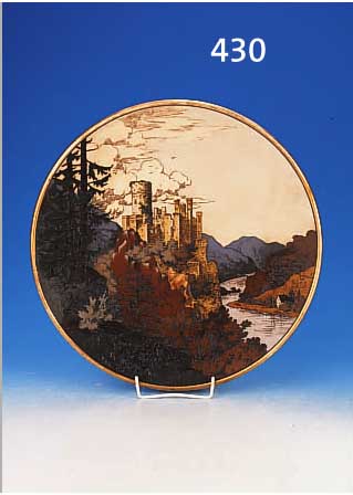 GROßER ZIERTELLER, VILLEROY & BOCH METTLACH, 1899, FEINSTEINGUT, REICH GERITZT UND BUNT BEMALT, D. CA. 43 CM, GOLDRAND BERIEBEN
