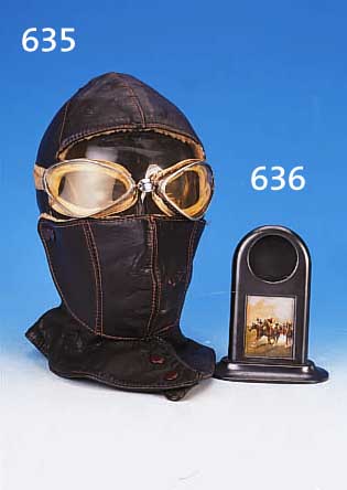 TASCHENUHRENSTäNDER, ENGLAND, UM 1910, EISENGEHäUSE MIT EINGELEGTEM HANDBEMALTEM BILD EINES PFERDERENNENS, H. CA. 13,5 CM