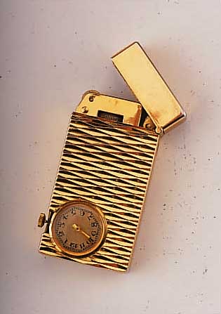 I.M.F. GASFEUERZEUG MIT UHR, SCHWEIZ UM 1964METALL VERG., BER., FKT. UNGEPR., SCHWEIZER STIFTENANKERW. VON BFG, 17 ST., HANDAUFZUG, STOßGES., ...