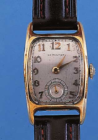 HAMILTON HERRENARMBANDUHR, REF.-NR. P470382,USA UM 1942, GG-FILLED, TONNENFORM, BODEN GE- DR., IN SICH GEW., VERS. ORIG.-BLATT, AUFGES. ...