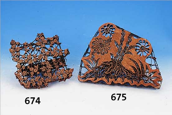 STOFFDRUCKMODEL, INDONESIEN, 20. JH., KUPFERBLECH, CA. 18 X 19 CM, FLORALER DEKOR VON BLüTEN UND BLäTTERN