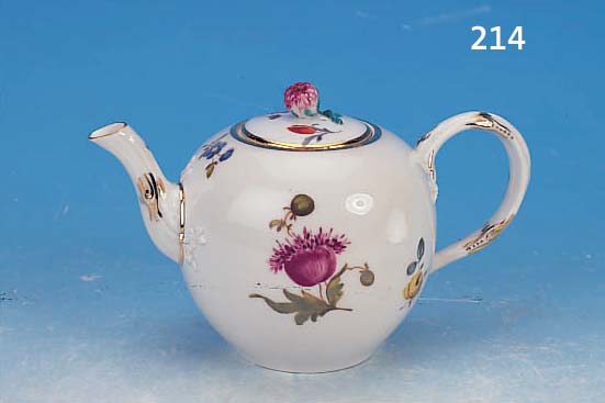 TEEKäNNCHEN, MEISSEN, PUNKTZEIT, UM 1760-75, PORZELLAN, FEINE BUNTE BLUMENMALEREI, GOLDSTAFFAGE, DECKELKNOSPE, H. CA. 11,5 CM, LEICHT ...