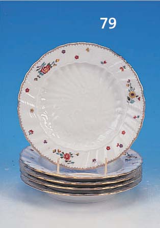 5 KUCHENTELLER AUS DEM SCHWANENSERVICE, MEISSEN, 20. JH., 1. WAHL, REICH RELIEFIERT,RAND MIT STREUBLUMENBEMALUNG, GOLDRAND, D. CA. 20 CM
