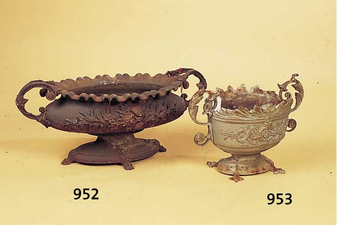PFLANZGEFäß, FRANKREICH, UM 1900, EISENGUß, FLORAL VERZIERT, 30 X 68 CM, KORRODIERT, ALTERSSCHäDEN