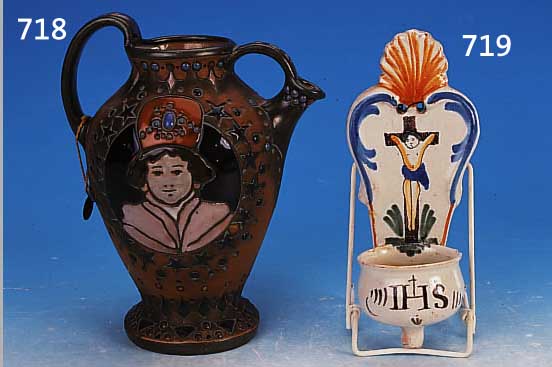 WEIHWASSERBECKEN, ROANNE, UM 1820, FAYENCE, BUNT BEMALT, H. CA. 21 CM, LEICHT BE-STOßEN