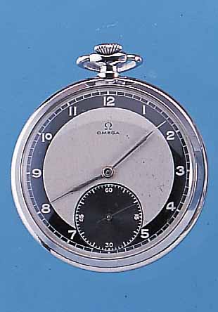 KONVOLUT: 2 HERRENTASCHENUHREN SCHWEIZER PRO- DUKTION, UM 1940, ART DECO, BEIDE EDELST., BöDEN GEDR., 1X OMEGA, SCHWARZ/WEIß VERS. ZIFFERBL., ...