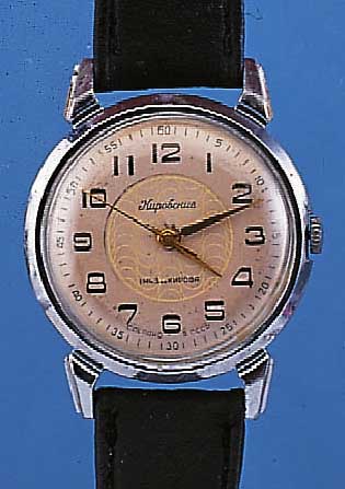 KONVOLUT: 4 RUSSISCHE HERRENARMBANDUHREN, ALLE HANDAUFZUG, METALLGEH., 2X VERCHR., 1X VERG., BöDEN VERSCHR., ALLE LEDERB. NEU, SOWJETUNION ...
