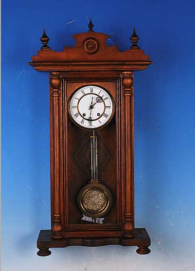 WANDUHR, NEUZEITLICH, MIT ALTEN WERK, GESAMTES GEHäUSE AUßER RüCKWAND SEKUNDäR, ZWEIGETEILTES EMAILZIFFERBLATT, MASS. ...