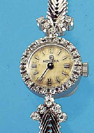 NOVENA DAMENSCHMUCKUHR, WG 585/000-GEH. INCLWG-GLIEDERB. RODH., LüNETTE U. BANDANST. AUFW.M. 8/8 DIAMANTEN ZUS. CA. 0,35 CT WEIß/P3, BODEN ...