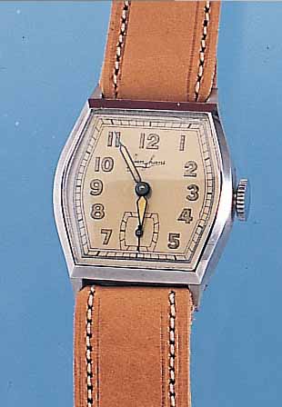 KONVOLUT: 2 JUNGHANS HERRENARMBANDUHREN, UNGETR. LAGERW., UM 1939, BEIDE TONNENFORM, EDELST., BODEN GEDR., ZEITIDENT. LEDERB., VERS. ...