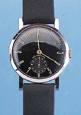 KONVOLUT: 2 HERRENARMBANDUHREN SCHWEIZER PRODUKTION, UM 1939, BEIDE SCHW. BLäTTER, METALLGEH. VERCHR., EDELST.-BöDEN U. GLASR. GEDR., KL. ...