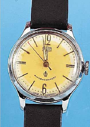 GUB HERRENARMBANDUHR GüTEKLASSE, REF.-NR. 67736, METALL VERCHR., EDELST.-BODEN U. GLASR.GEDR., ORIG.-BLATT M. GüTEZEICHEN, FARBL. GET.KAL. 60,3, ...