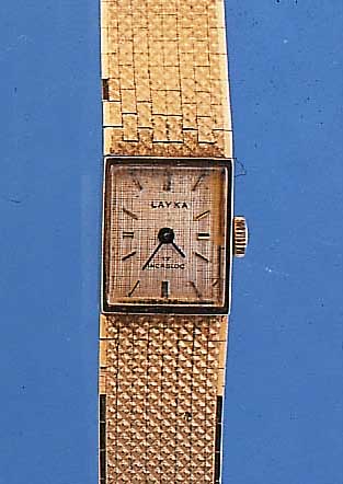 LAYKA DAMENGOLDBANDUHR, REF.-NR. 13245, SCHWEIZ UM 1964, GG 585/000, BODEN GEDR., BLATT VERS., ALTERSBED. FARBL. GET., FORMAN- KERW., 17 ...