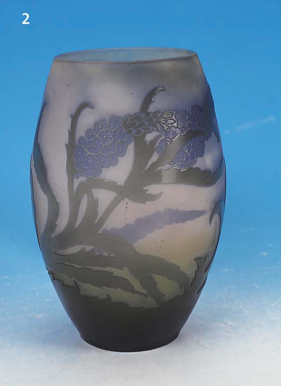 VASE, GALLé, UM 1904-08, FARBLOSES GLAS, H.19.5 CM, LILAFARBEN UND GRüN üBERFANGEN, FLORALER DEKOR, GEäTZT, SIGNIERT