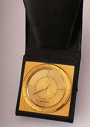JAEGER LE COULTRE TASCHENWECKERCHEN MEMOVOX, REF.-NR. 949202, SCHWEIZ UM 1970, LEDER- BEZOGEN, METALLANTEIL HARTVERG., GEH- U. WECK-WERK GETR. ...