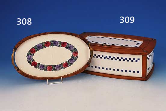 TABLETT, WOHL WäCHTERSBACH, UM 1910, STEINGUT, BLUMENDEKOR, HOLZ/MESSINGRAHMEN, OHNE MARKE, NUM. 2319, HOLZ MIT GEBRAUCHS- SCHäDEN, ...
