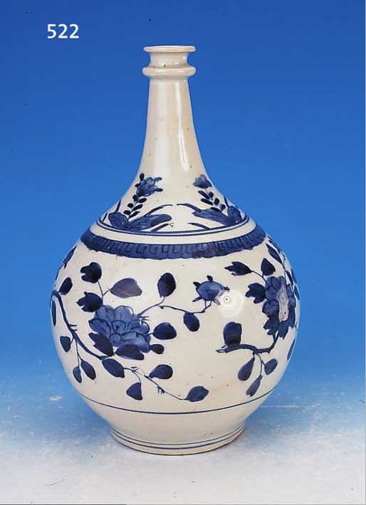 VASE, CHINA, UM 1680-1720, PORZELLAN, BLAUE UNTERGLASURBEMALUNG, BLUMENDEKOR, SAMMELWüRDIG, H. 28 CM