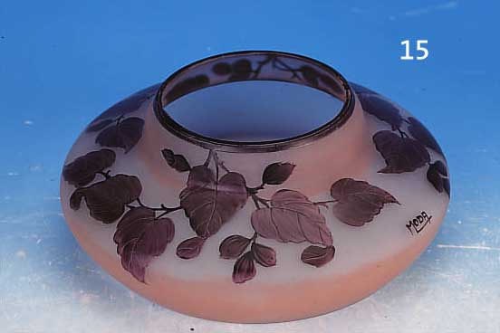 VASE, FRANKREICH, MODA, 30ER JAHRE, FARBLOSES GLAS,, H. 8 CM, D. 21 CM, MIT EMAILFABRBEN BEMALT