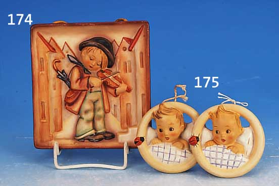 ZWEI WANDAPPLIKEN, GOEBEL, SIGN. HUMMERL, UM 1949-52, FEINSTEINGUT, KINDERKöPFE MIT MARIENKäFERN, BUNT BEMALT, D. JE CA. 11 CM