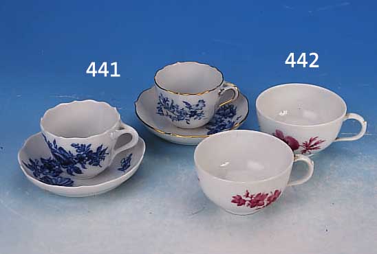 ZWEI MOKKATASSEN MIT UNTERTASSEN, MEISSEN, 60ER JAHRE, 2. WAHL, PORZELLAN, H. 5 CM